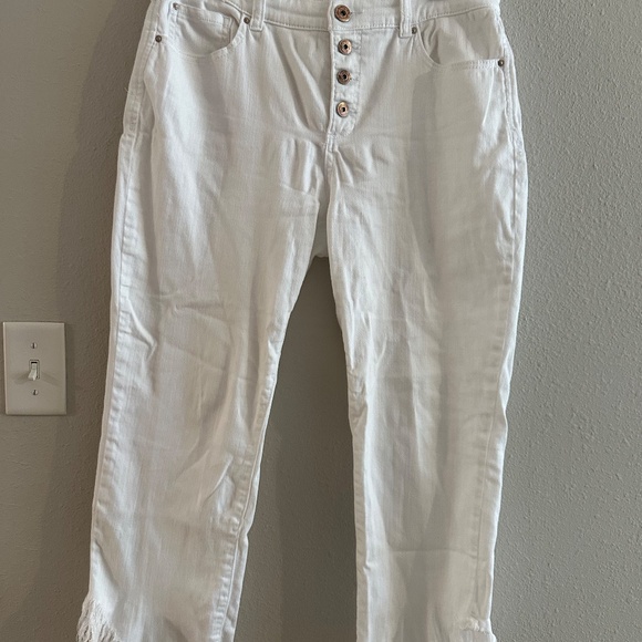 M3- #78 INC Fringe-Trim Curvy Cropped White Jeans, size 10 - Picture 9 of 9